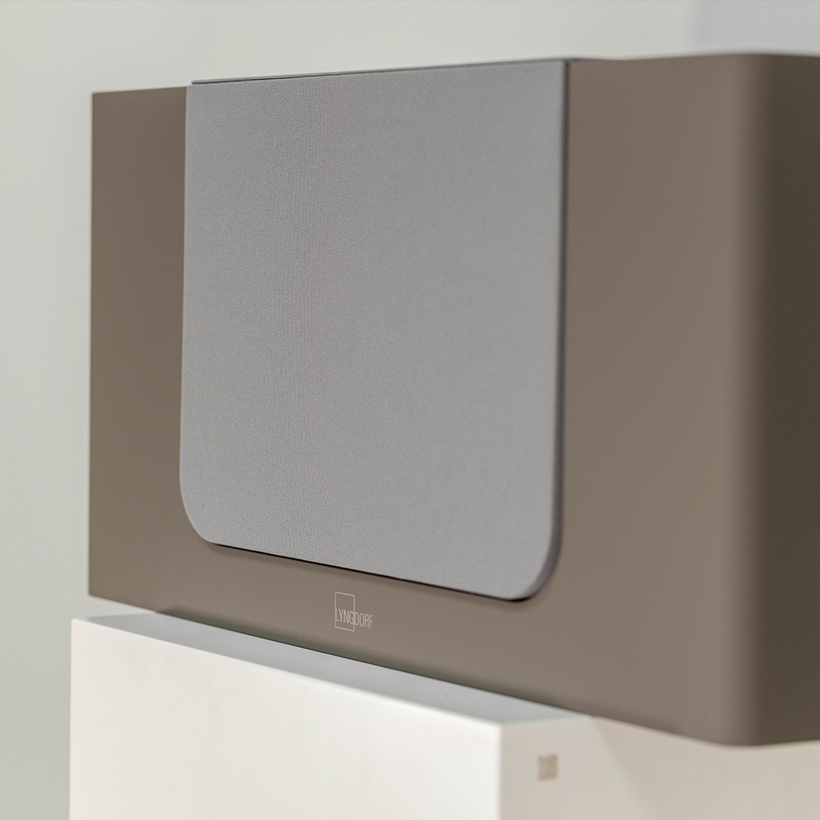 Lyngdorf FR-2 H speaker in mocca with grey cover